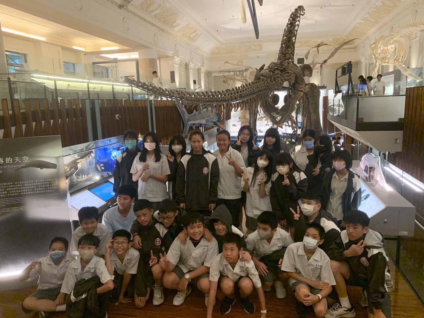 08_參觀新竹241藝術空間,脫下鞋子入展間與作品互動